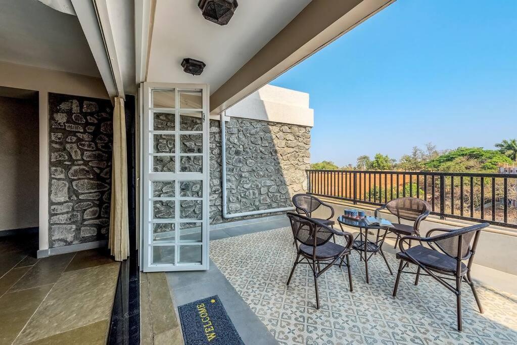 Stone Mansion By Phoenix Stays 伊加特普里 外观 照片