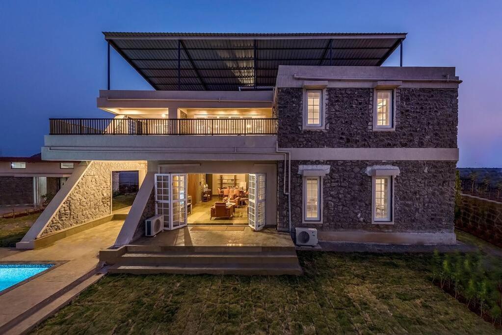Stone Mansion By Phoenix Stays 伊加特普里 外观 照片