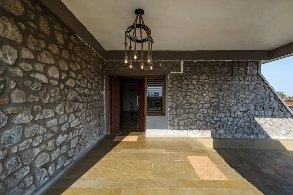 Stone Mansion By Phoenix Stays 伊加特普里 外观 照片